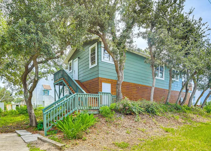 Walk To Ocean: Unit W/ Deck In Fernandina Beach!