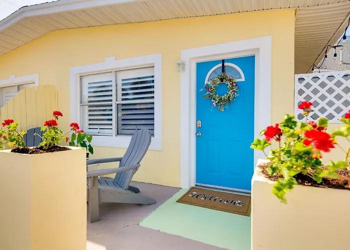 Dogs Welcome, Steps To Beach: Cocoa Beach Retreat!