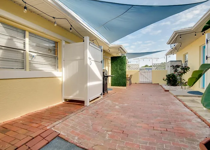 Walk To Beach: Dog-Friendly Gem In Cocoa Beach!
