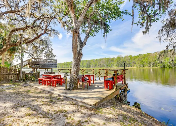 Lanai & Fire Pit: Riverfront Studio In Chiefland!