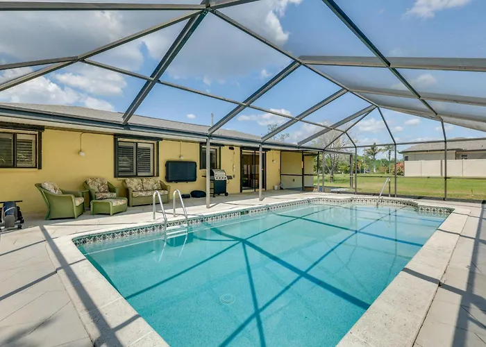Saltwater Pool & Lanai: Lehigh Acres Escape!