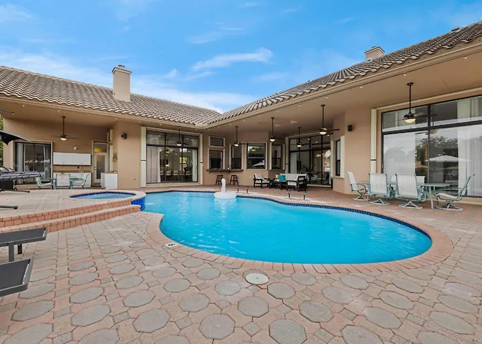 Spacious Home Wpool Tennis Court