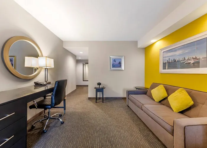 Comfort Suites Miami Airport North