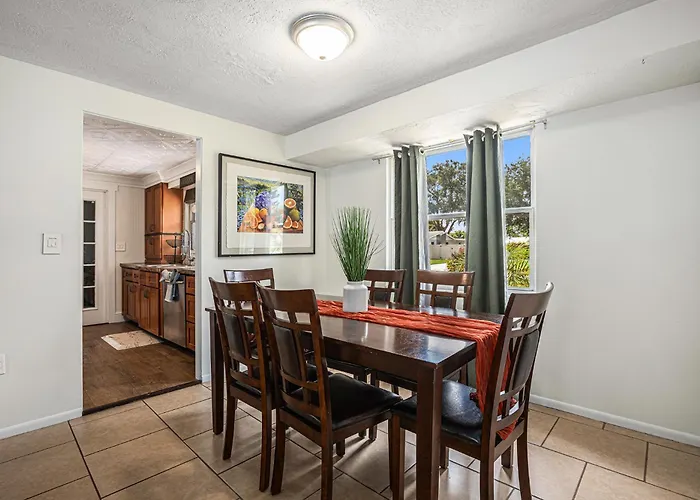 3 Bedroom, 6 Beds, Heated Pool, Spa, Bbq, Fire Pit