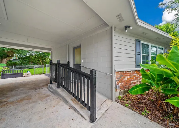 Private Poolside Guesthouse Suite! Prime Location!