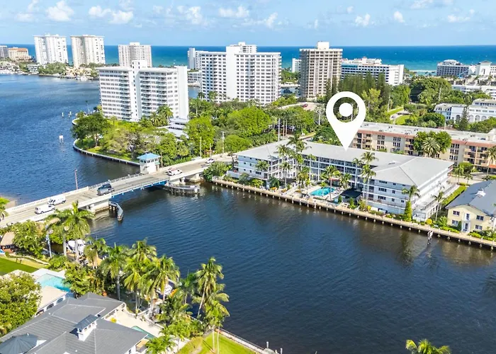 Waterfront Retreat Views, Pool, Hot Tub, Gym Walk To Beach & Boca Resort!