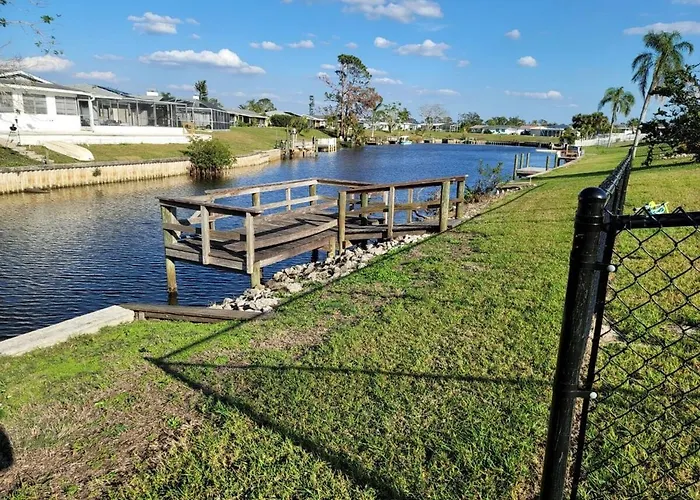 Relaxing Canal Front 2 Bedroom Pool Home In North Port - Pineapple Way