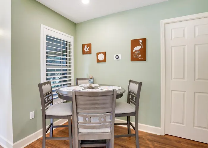 Pet-Friendly Fort Pierce Home W/ Screened Porch!