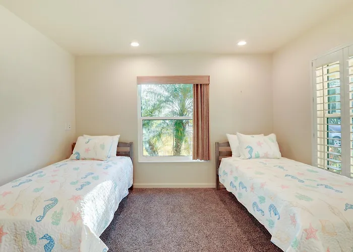 Pet-Friendly Fort Pierce Home W/ Screened Porch!
