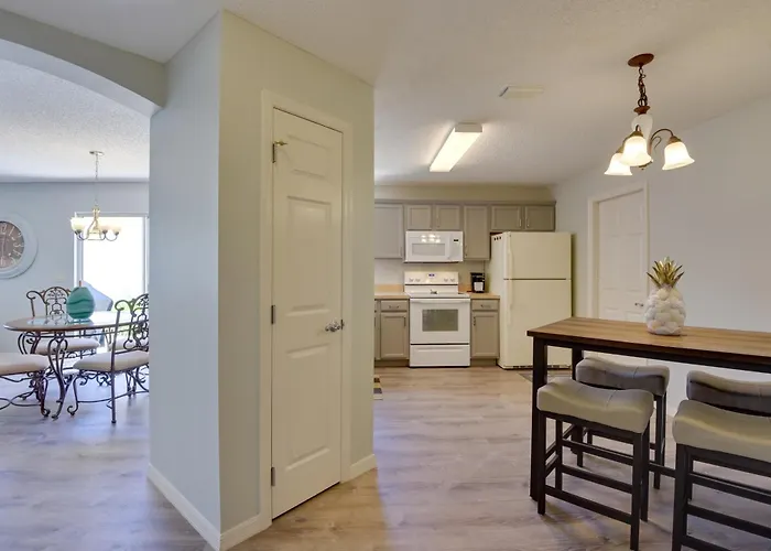 Courtyard Villa W/ Lanai & Community Amenities!