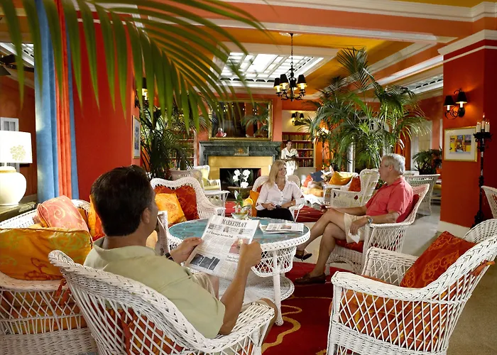 Colony Hotel And Cabana Club