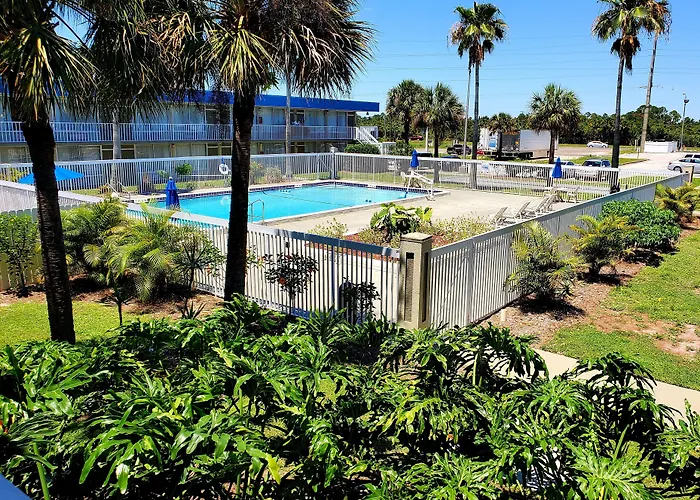 Days Inn By Wyndham Titusville Kennedy Space Center