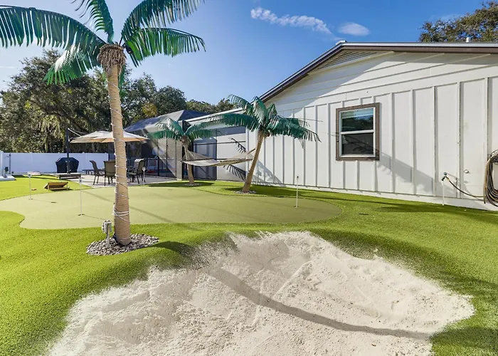 Luxe Jupiter Home W/ Pool House, Near Golf & Beach