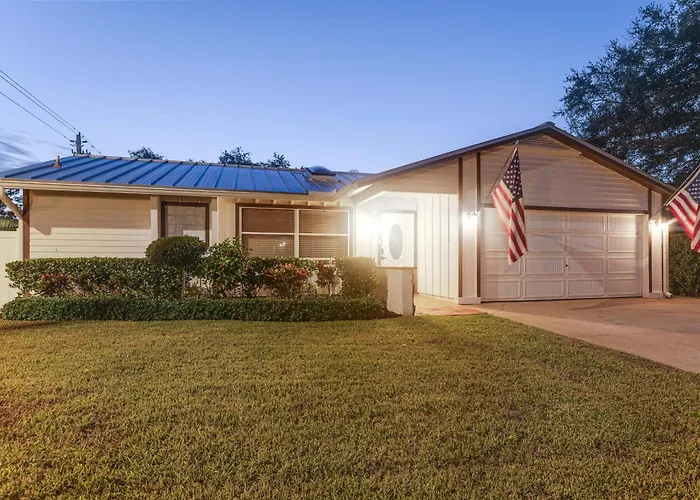 Luxe Jupiter Home W/ Pool House, Near Golf & Beach