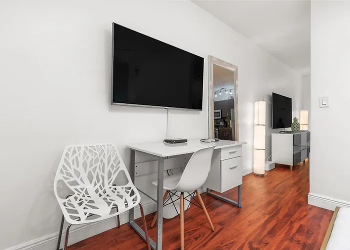 The Pearl Beachside Apartments On Hollywood Beach
