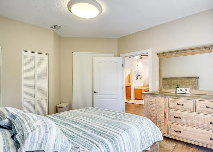 Walk To The Beach! New Smyrna Hideaway W/ Patio