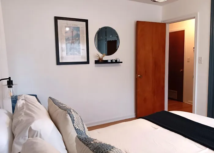 Mid Century Style Cottage Near Historic Downtown