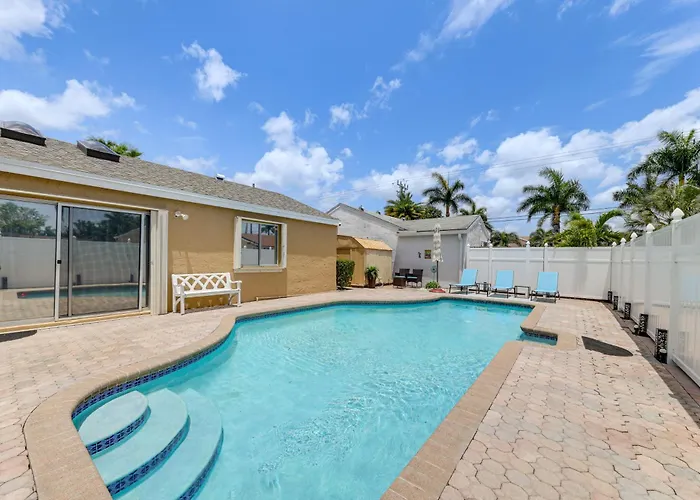 Screened Patio + Pool: Work Remote In Boca Raton!