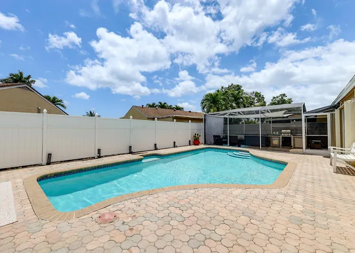 Screened Patio + Pool: Work Remote In Boca Raton!