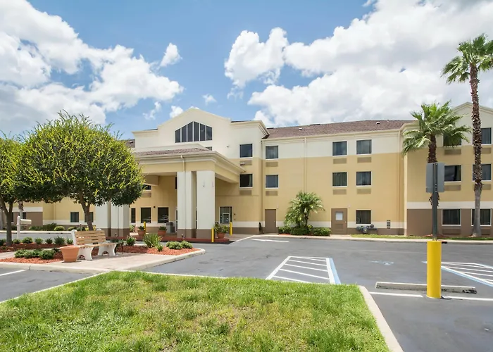 Comfort Inn & Suites Deland - Near University