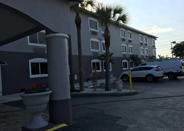 Days Inn & Suites By Wyndham Bonita Springs North Naples