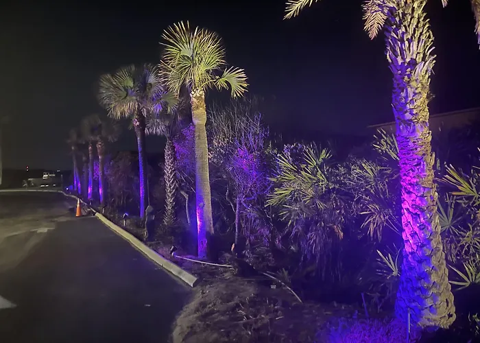 Ocean Sands Beach Boutique Inn-1 Acre Private Beach-St Augustine Historic-2 Miles-Shuttle With Downtown Tour-Heated Salt Water Pool Until 420Am-Popcorn-Cookies-New 4K Usd Black Beds- 69 Item Breakfast-Eggs-Bacon-Starbucks- Free Laundry- #904-799-Sand