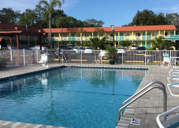 Super 8 By Wyndham Sarasota Near Siesta Key