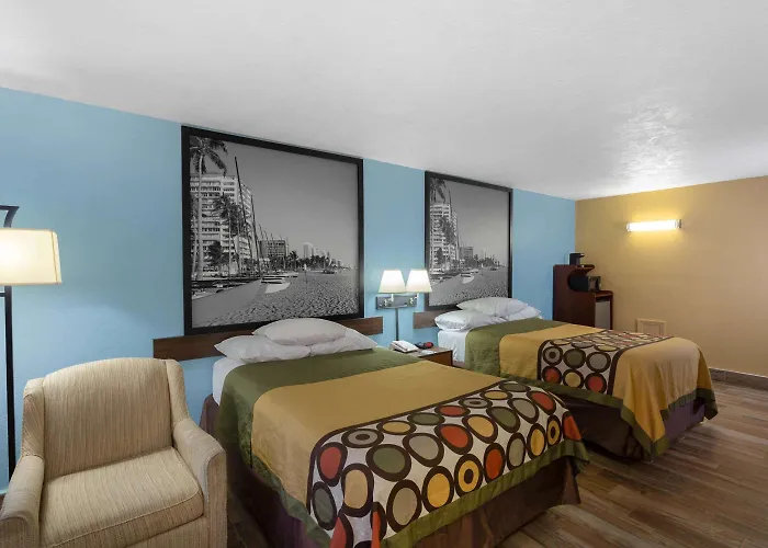 Super 8 By Wyndham Bradenton Sarasota Area