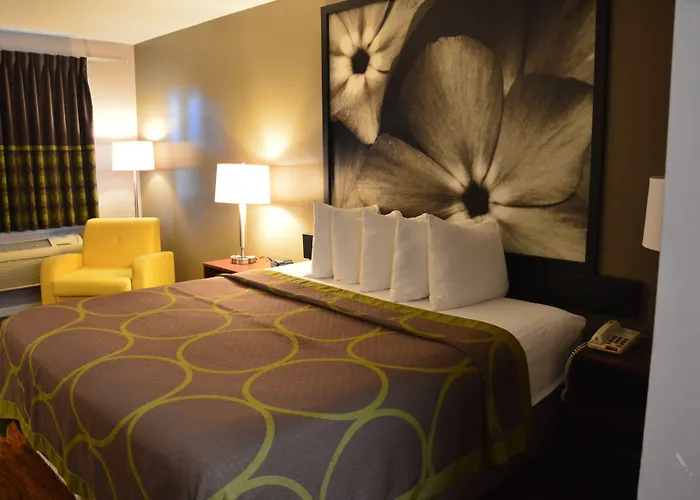 Super 8 By Wyndham Madison
