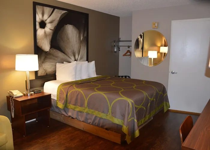 Super 8 By Wyndham Madison