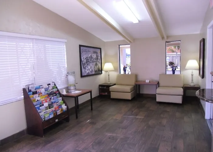 Super 8 By Wyndham Lantana West Palm Beach