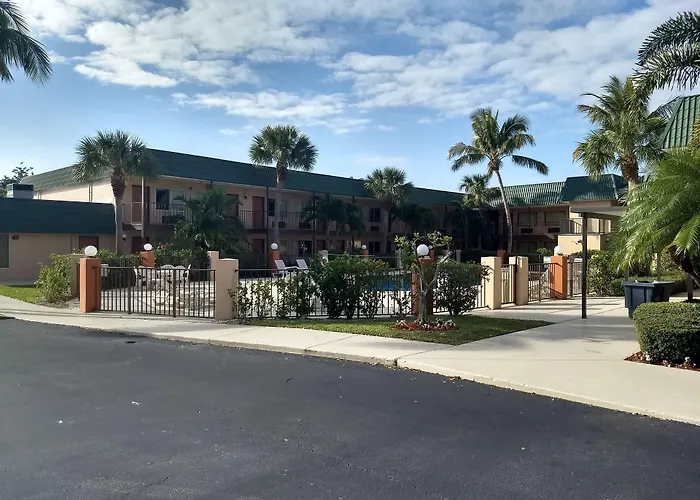 Super 8 By Wyndham North Palm Beach