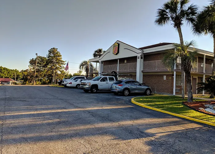 Super 8 By Wyndham Lake City