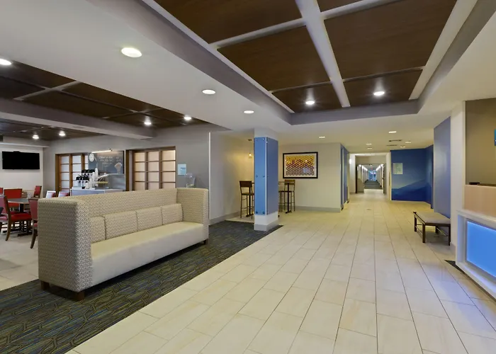 Holiday Inn Express & Suites Tavares By Ihg