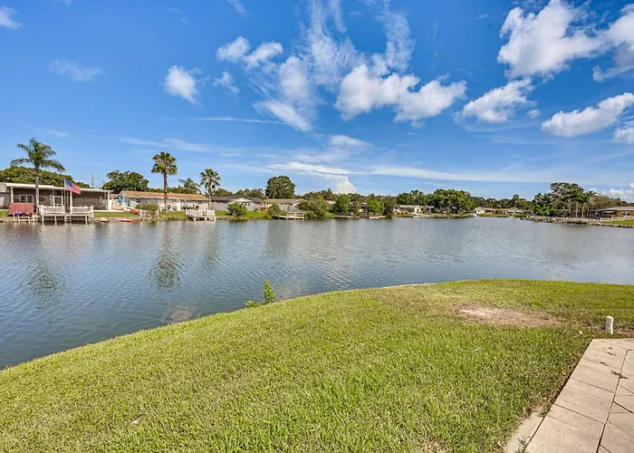 Sunset Views & Hot Tub: Lakefront Holiday Retreat!