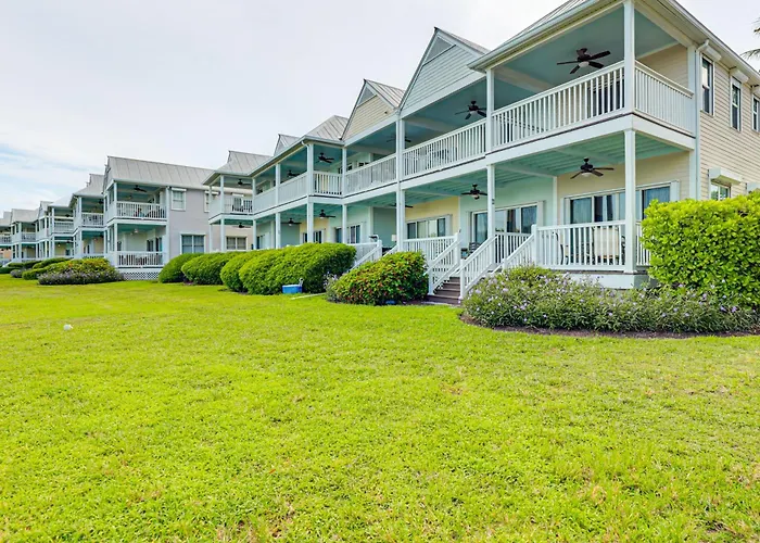 Oceanfront Duck Key Villa: 2 Marinas Steps Away!