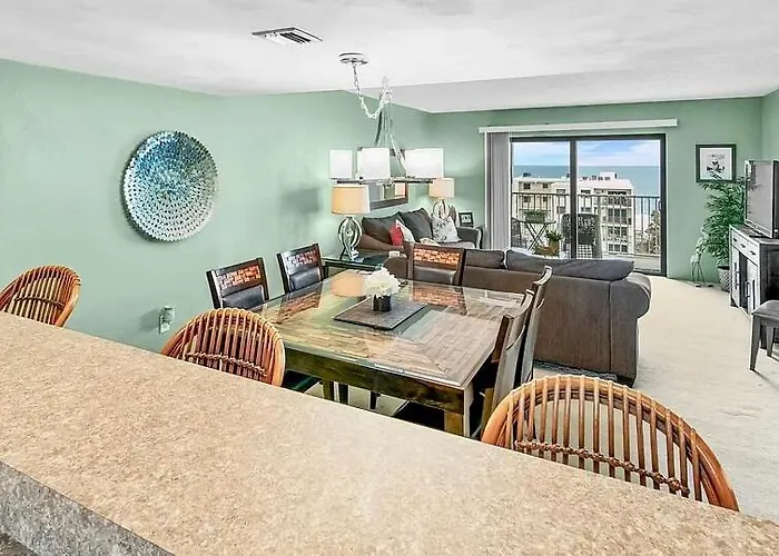 Immaculate 2Br 2 Bath Beachside Condo