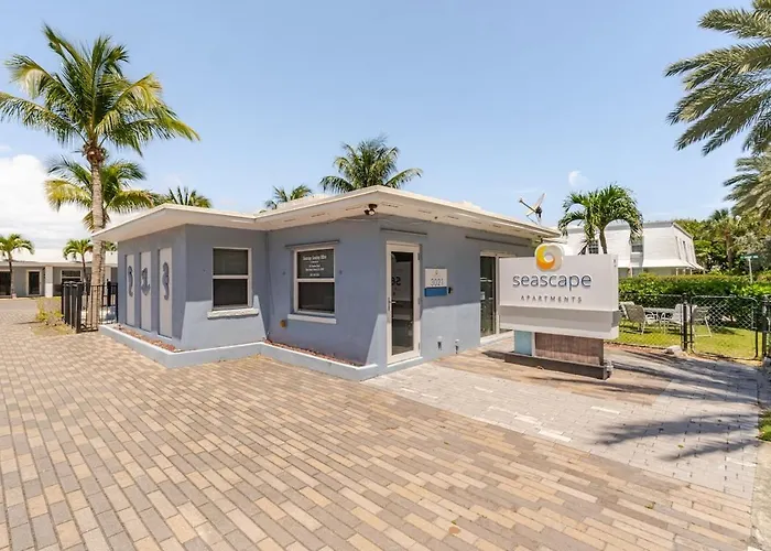 Stylish Coastal Studio Walk To Beach, Pool & Eats