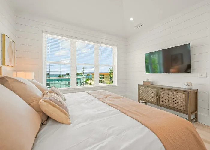 Beach View Paradise - New Anna Maria Island Home