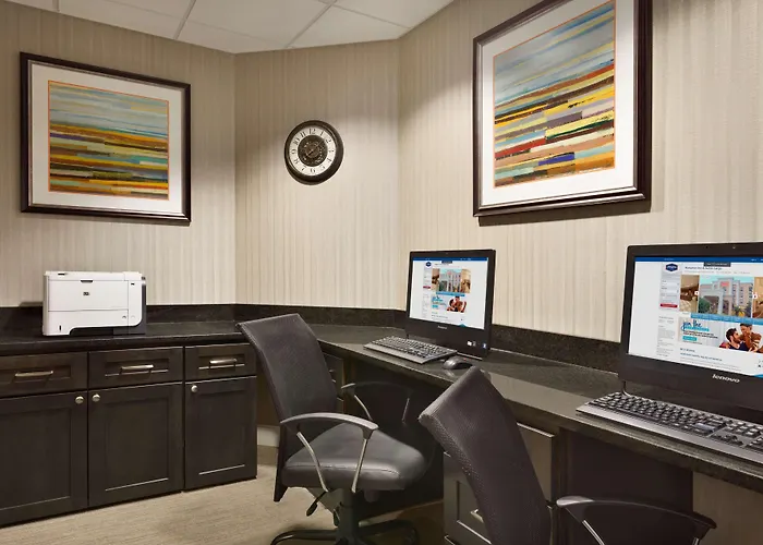 Hampton Inn & Suites Largo