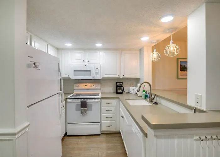 St Augustine Condo W/ Pool Near Flagler College
