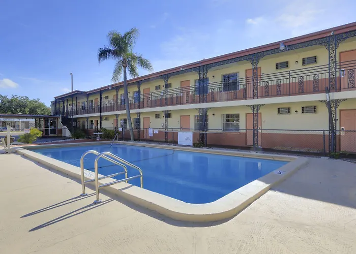 Econo Lodge St Petersburg Central