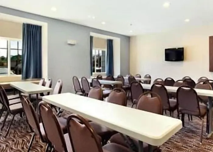 Microtel Inn & Suites By Wyndham Spring Hill/Weeki Wachee