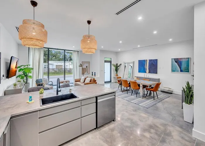 Stunning Tropical Pool House North Miami