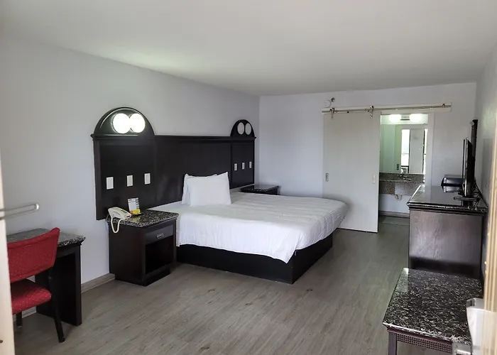 Fairway Inn