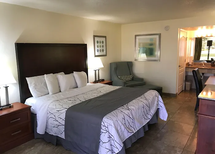 At Home Inn - Fort Pierce