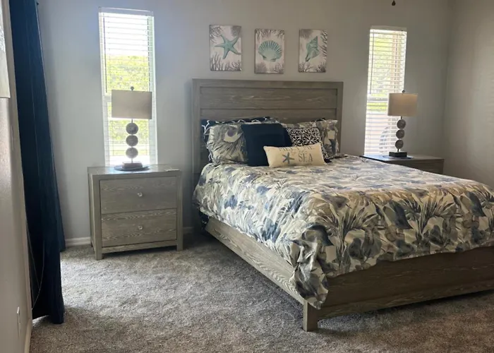 Marco Island Retreat- Close To Beach !