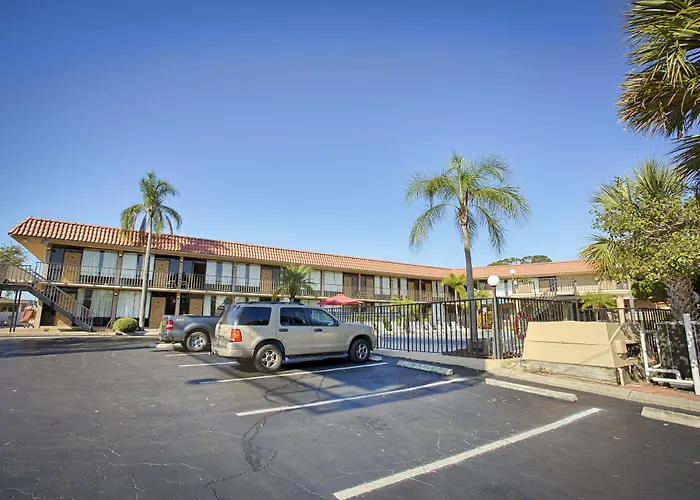 Tarpon Shores Inn