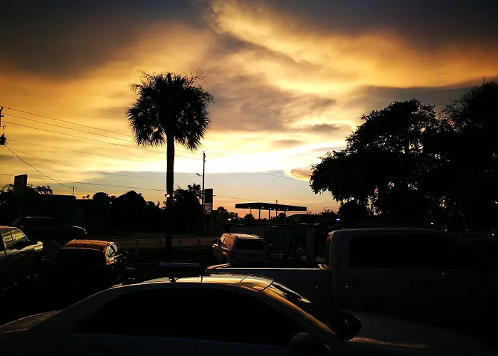 Merida Inn & Suites