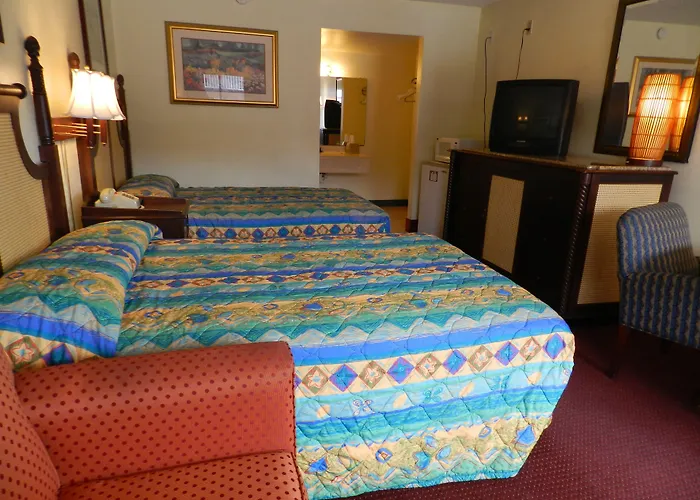 Maple Leaf Inn & Suites